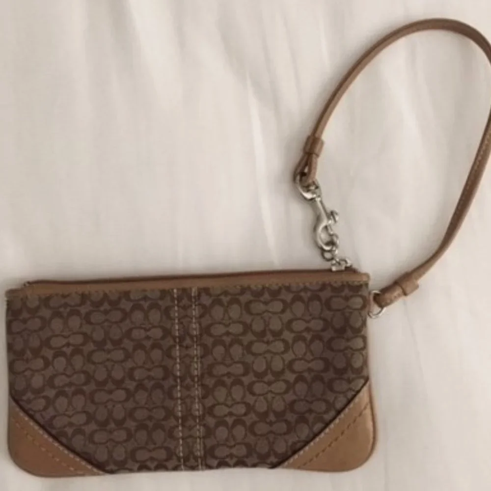Coach Wristlet - Excellent Condition - Picture 3 of 4